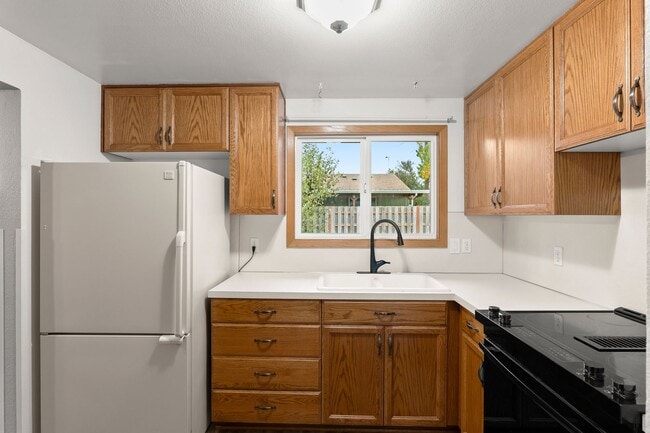 Building Photo - Charming 3 BR/ 1.5 Bath Mt. Pleasant Home.