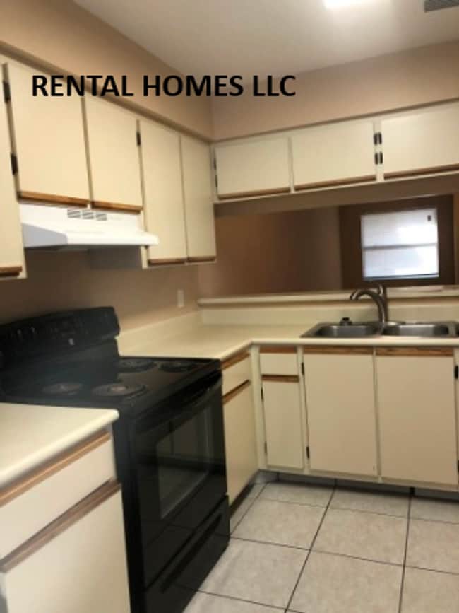 Building Photo - All Tile Throughout the Unit, One Story Pa...