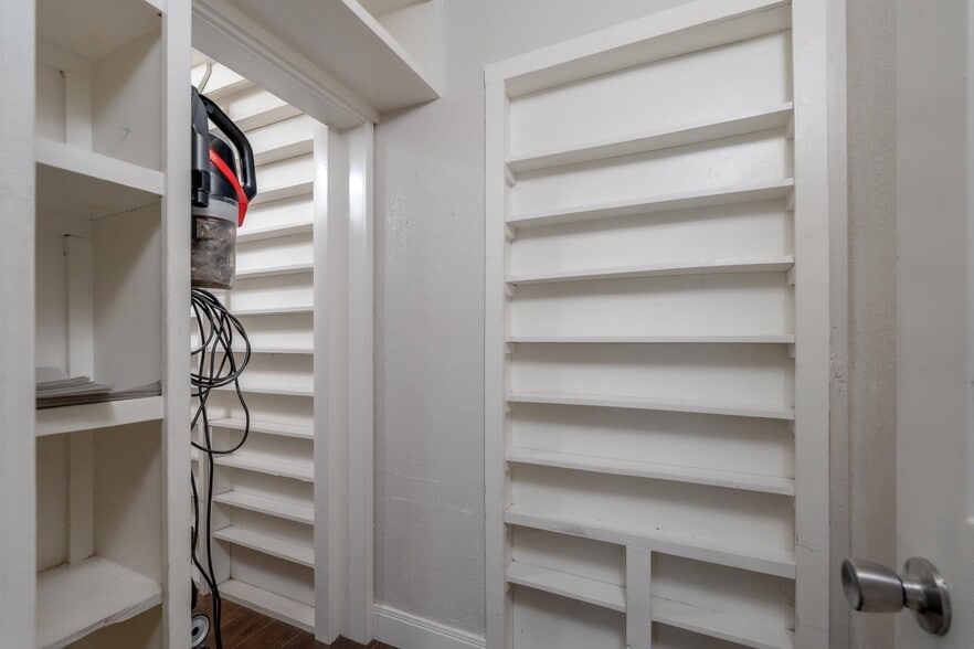 Building Photo - 3042 S 28th St