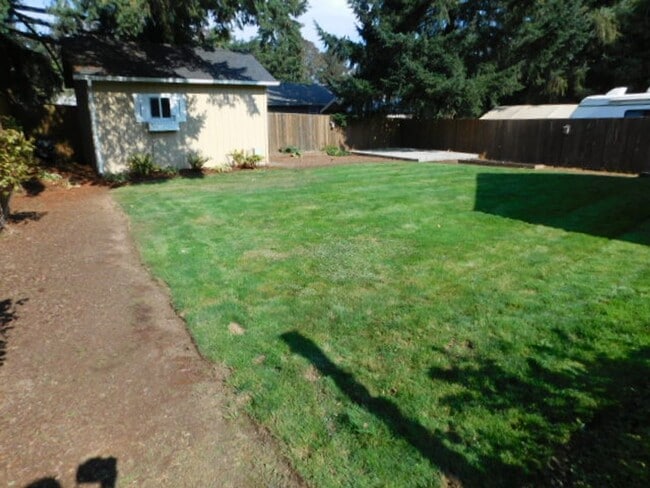 Building Photo - 3Bd/2Ba Single Story Home - Available Soon!