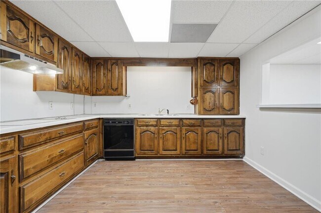 Building Photo - 1460 Hillcrest Dr