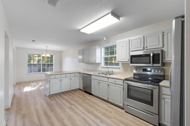 Building Photo - 6334 Cottage Woods Dr