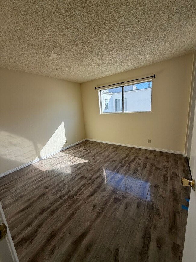 Building Photo - Beautiful Condo in Serene Montebello HOA Community – Pool, Spa & Prime Location