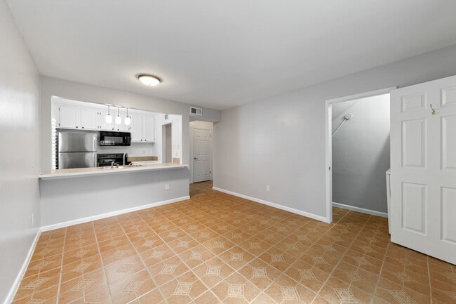 Building Photo - 701 Rosedale St