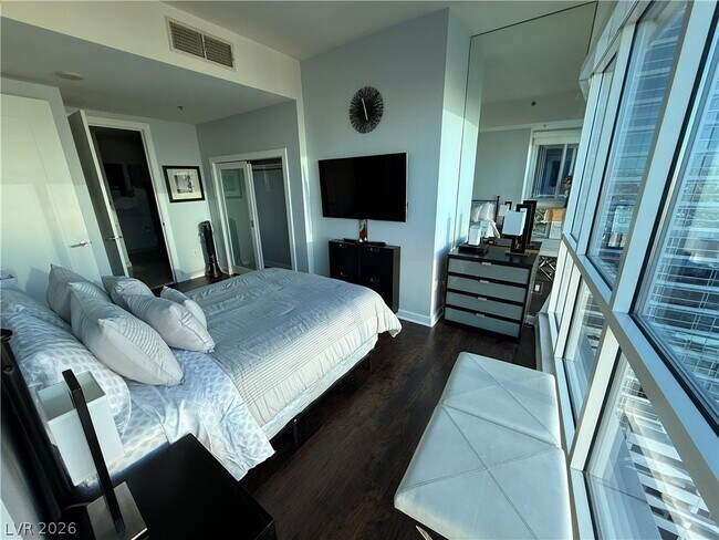 Building Photo - 4525 Dean Martin Dr