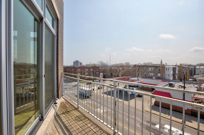 Building Photo - 3012 W Fullerton Ave