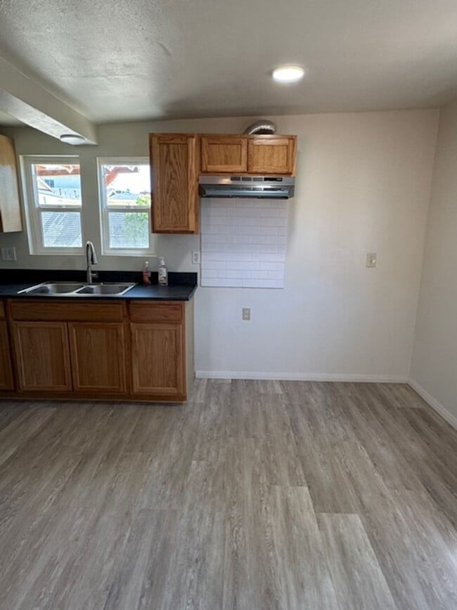 Building Photo - Cozy Remodeled Home