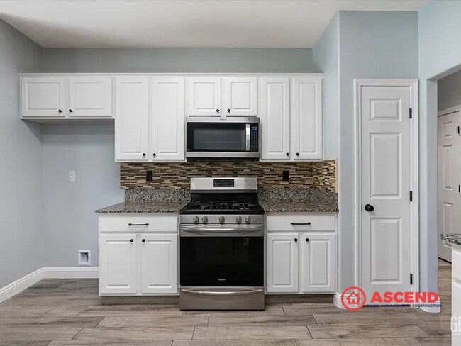 Building Photo - Stunning Home Home Off Jewetta Ave and Sno...
