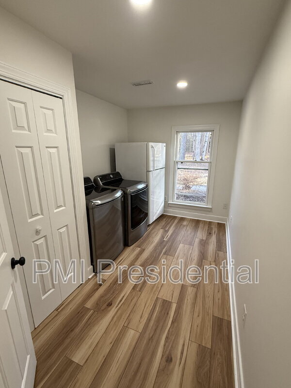 Building Photo - 15900 Beach Rd