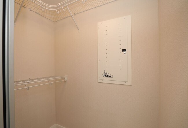 Building Photo - For Lease | 1 Bed, 1 Bath | 832 Sq Ft | Su...