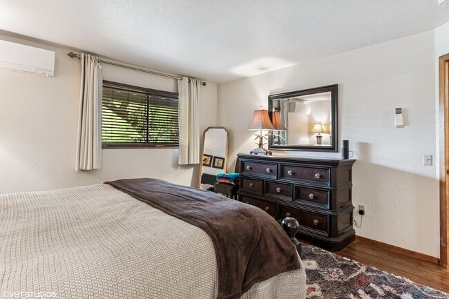 Building Photo - Whitefish River furnished Townhome