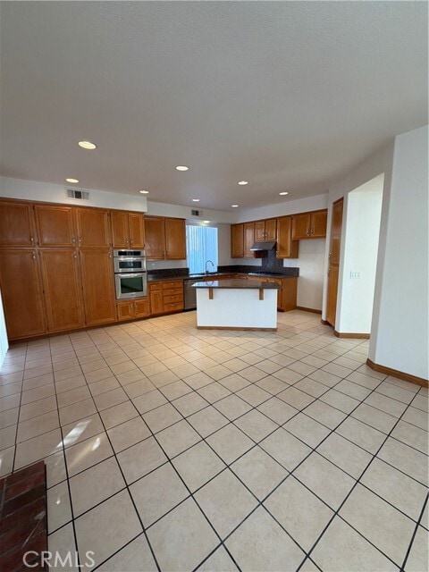 Building Photo - 17 Pastora