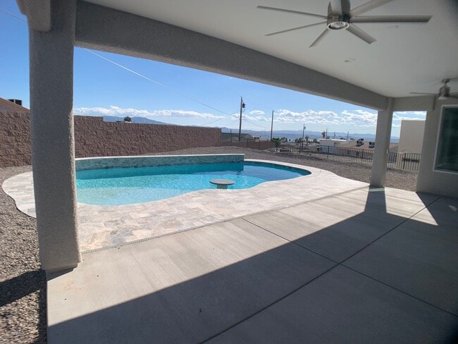 Building Photo - 3 Bedroom - 2 Bath Pool Home