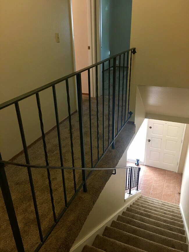 Building Photo - 1489 St James Pky