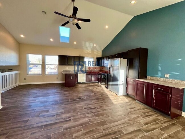 Building Photo - 5225 Deephaven Ct