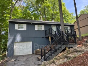 Building Photo - 1029 Surmont Ct