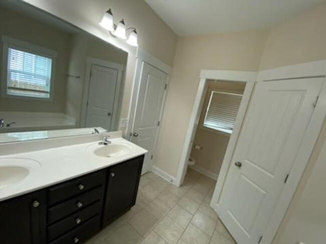 Building Photo - 3 Bed, 2 Bath unfurnished home with Bonus room in Escoba Bay!