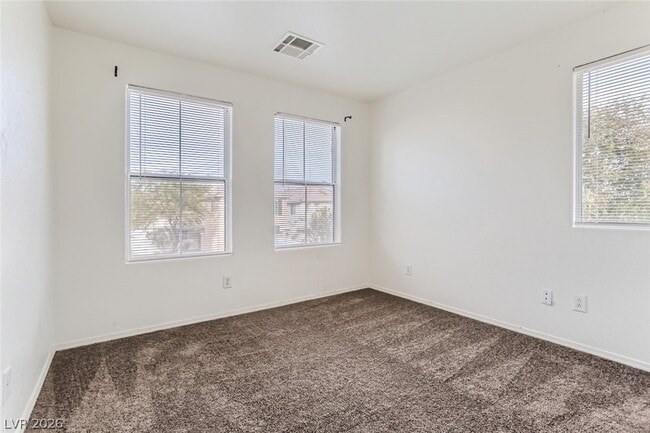 Building Photo - 2537 Begonia Valley Ave