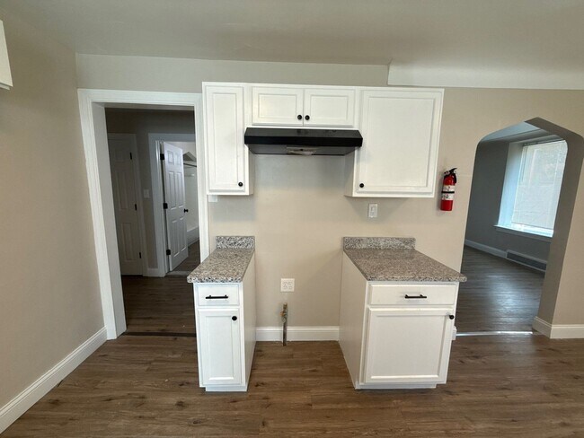 Building Photo - Freshly Renovated 3-Bedroom Home – Quality...