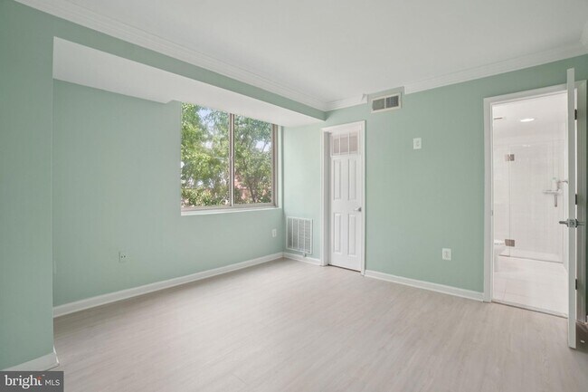 Building Photo - 1515 S Arlington Ridge Rd