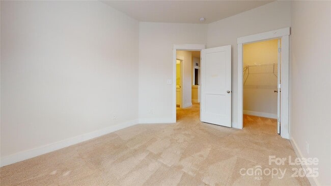 Building Photo - 9645 Munsing Dr