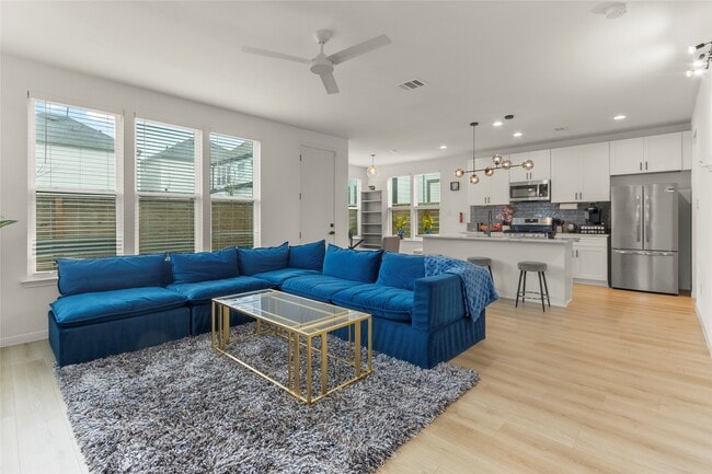 Building Photo - 1271 Oakmont Bnd Dr