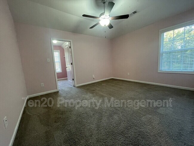 Building Photo - 236 Cedar Wy