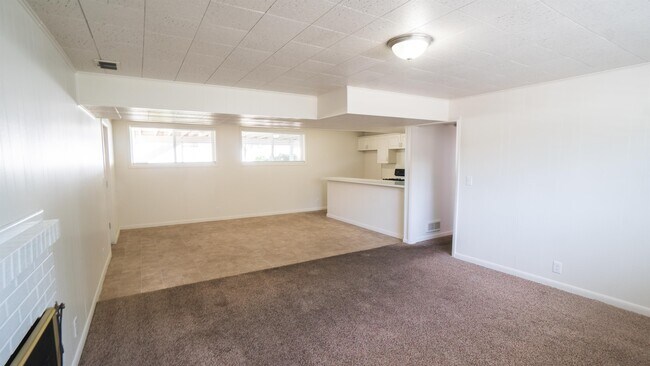 Building Photo - 5558 S Somerset Way