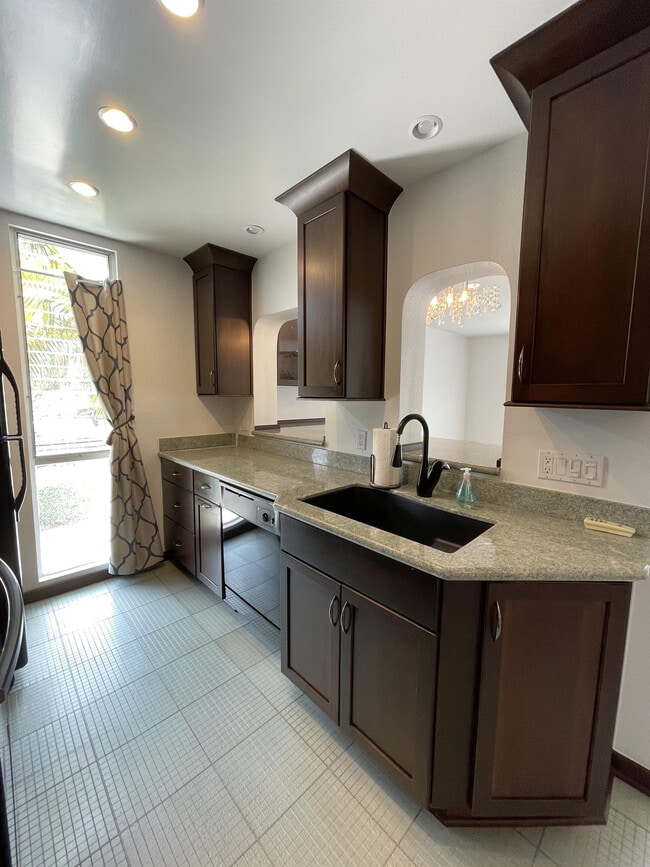 Building Photo - 6455 La Jolla BoulevardUnit 245 Ln