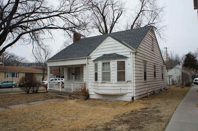 Primary Photo - 1 Block from Campus & 3 blocks from Aggiev...