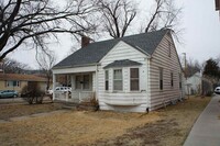 Building Photo - 1 Block from Campus & 3 blocks from Aggiev...