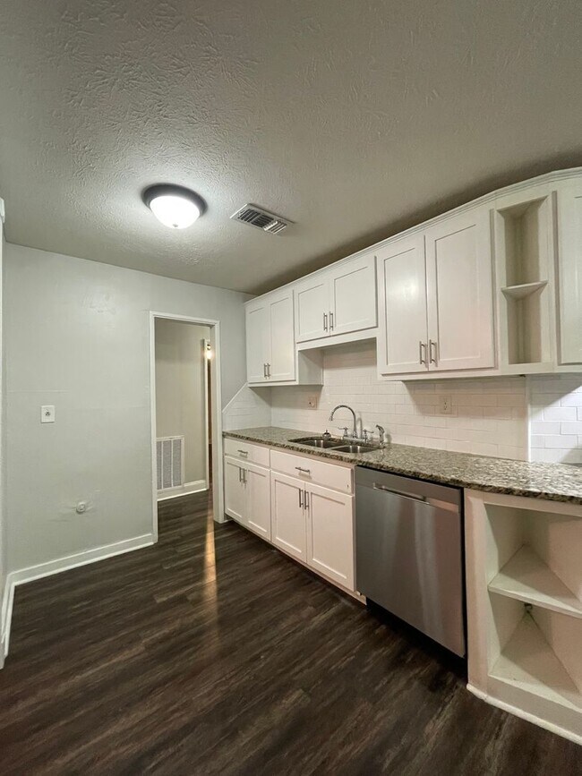 Building Photo - 3461 Dundale Rd