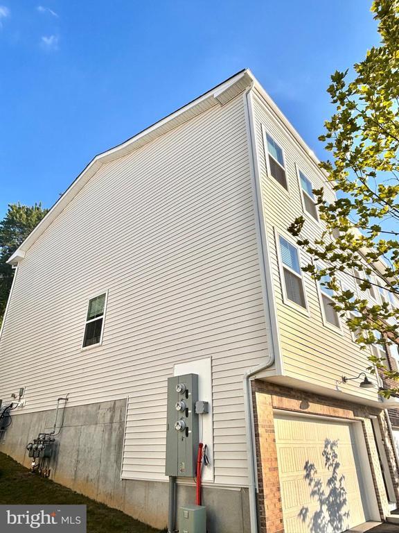 Building Photo - 111 Four Leaf Dr
