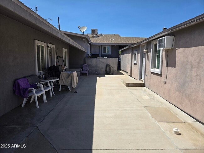 Building Photo - 145 W Wickenburg Way