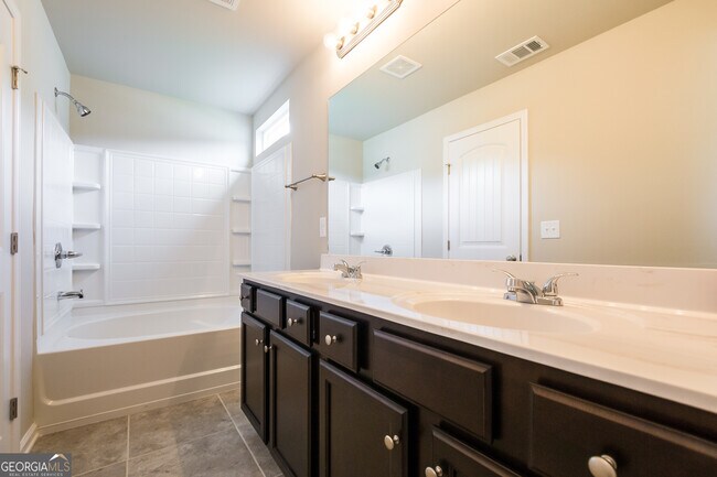 Building Photo - 209 Comet Ct