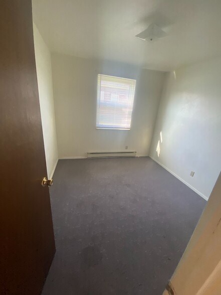 Building Photo - 675 Portis St
