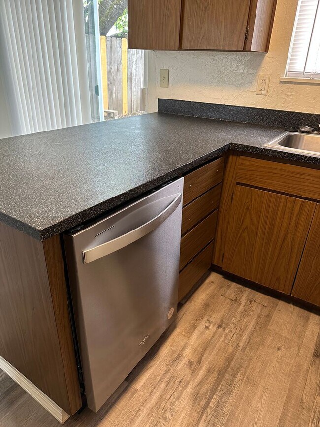 Building Photo - 776-778 W. Quinalt St.