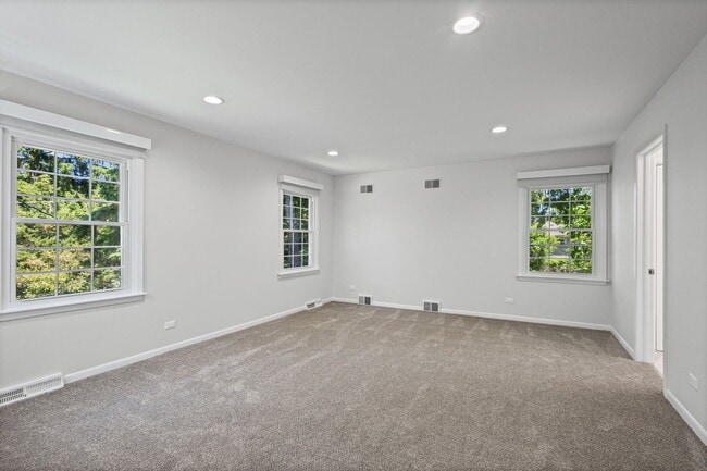 Building Photo - 1150 Willow Ln