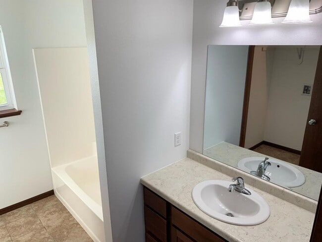 Building Photo - 7112 Brehm St