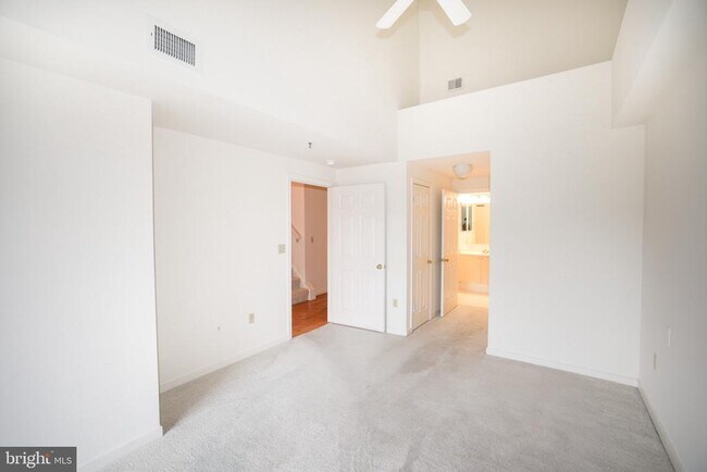 Building Photo - 1625 International Dr