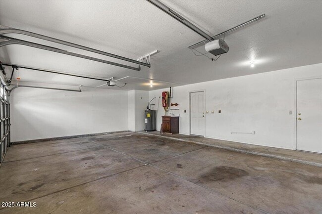 Building Photo - 5709 E Gelding Dr