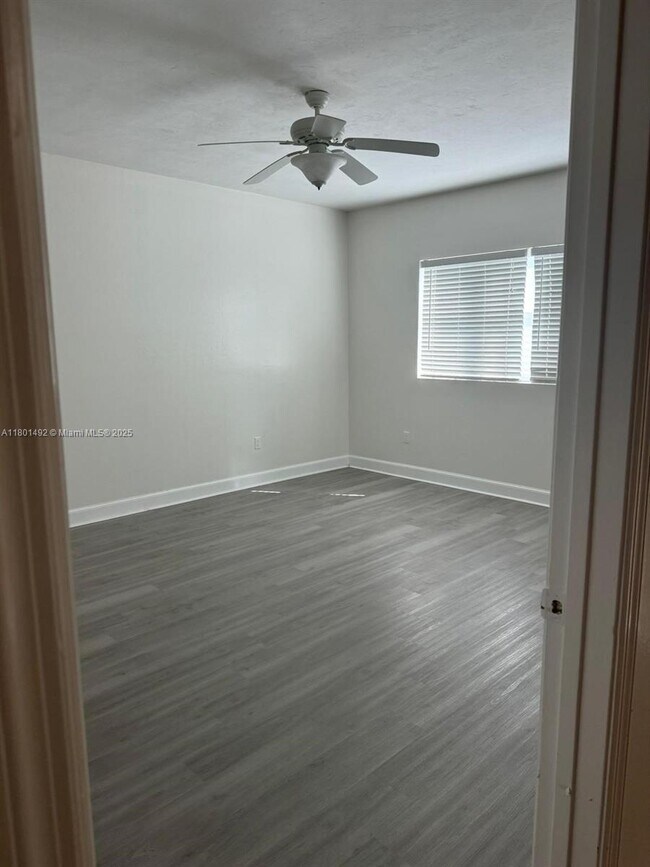 Building Photo - 15051 Royal Oaks Ln