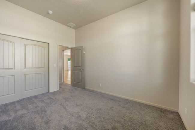 Building Photo - 3 bed with Office Rancher in the Landings ...