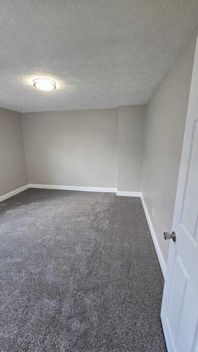 Building Photo - 1373 Oakwood Ave