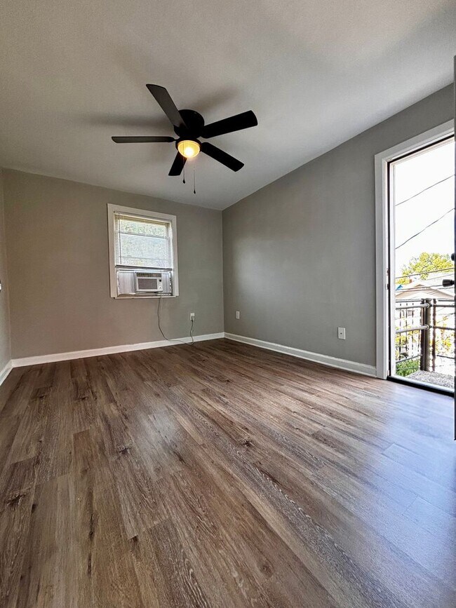 Building Photo - Newly Renovated 2 bedroom in Fairborn! Clo...