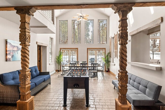 Building Photo - 4955 Hidden Hollow Rd