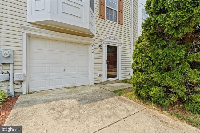 Building Photo - 2562 Woodland Pl