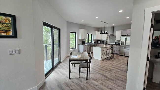 Building Photo - Fully furnished town home in Bigfork