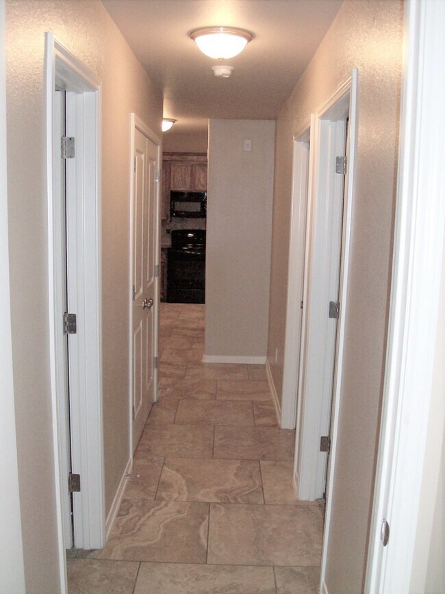 Building Photo - 4601 Skyflower Ln