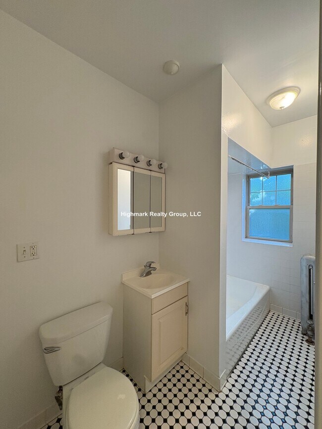 Building Photo - 830 Reba Pl
